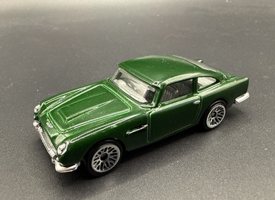 2014 Hot Wheels 63 ASTON MARTIN DB5 Grün Sammler Mattel Malaysia