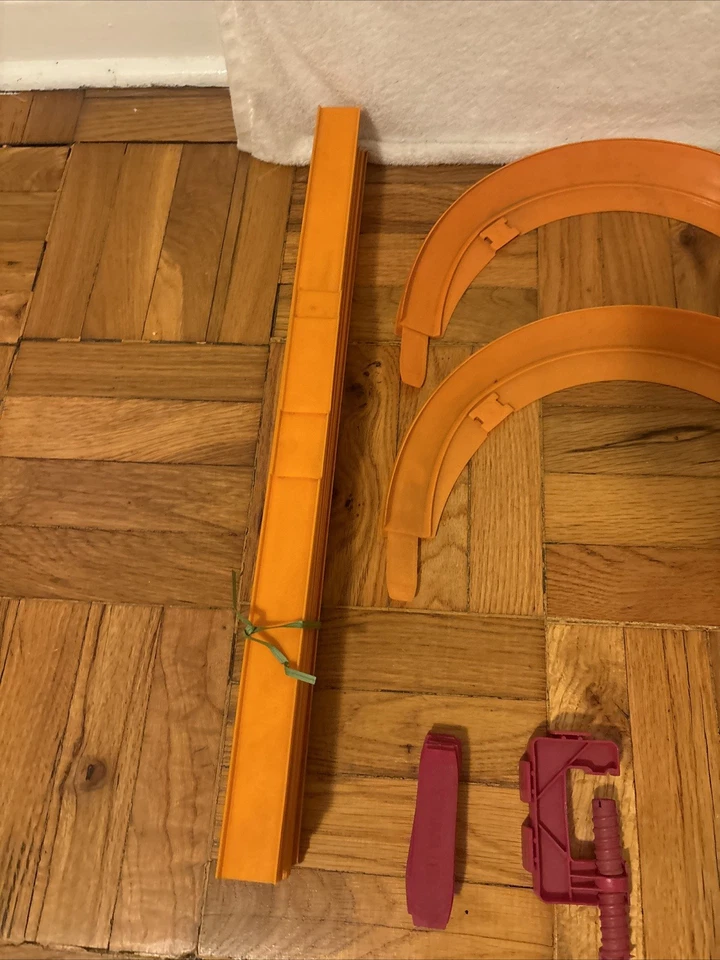 Vintage 1968 Hot Wheels Redline Cars Super Charger & Track Lot WORKS! Mattel - Image 2 of 4