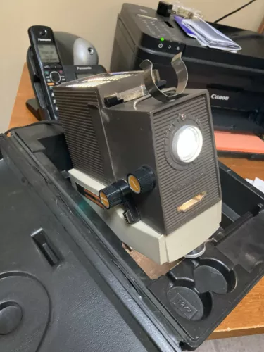 SHOWN WORKING Vintage Singer SM 400 Projecter IN CASE SUPER CLEAN, FLAT SHIPPING