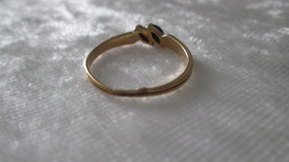 Ancienne bague alliance en or massif 18 K sertie de Jais ou Onyx T.54 - Photo 2/3