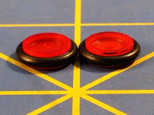 Light Weight Red Plastic Wheelie Bar Wheels 1/24 Slot Car Mid America raceway B - Picture 3 of 3