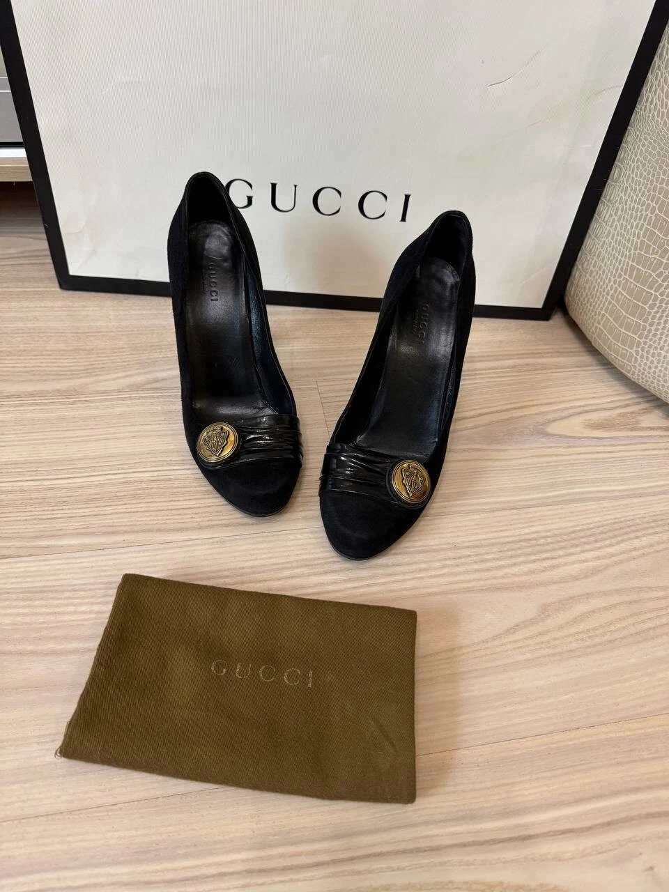 Chaussures à talons Gucci Medallion en daim noir 37 US 7 (202935)