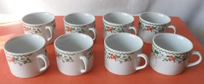 Lot 8 tasses à café en céramique avec motifs - Photo 1/4