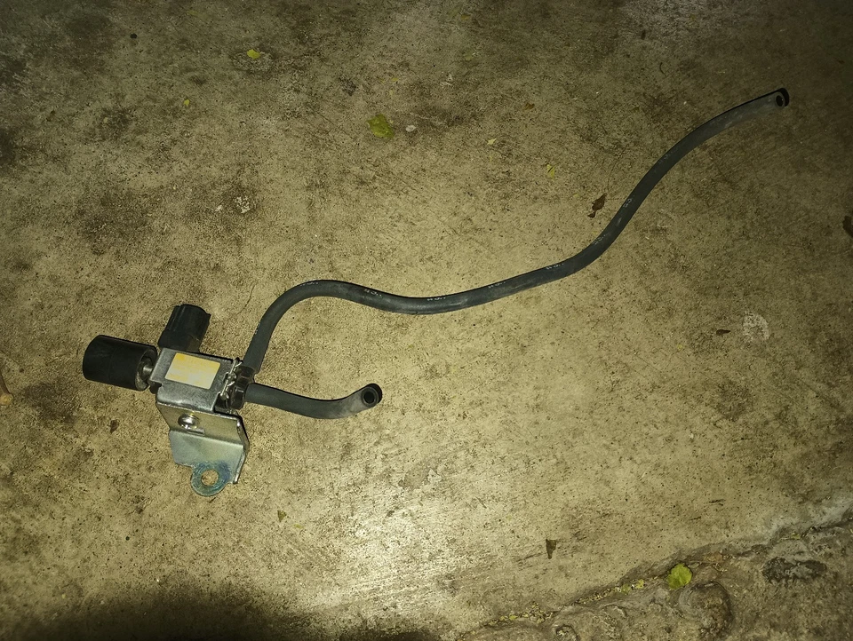 Шланги вакуумных линий OEM Toyota Tundra 5,7 л для переменного впускного соленоида / привода - Изображение 3 из 4