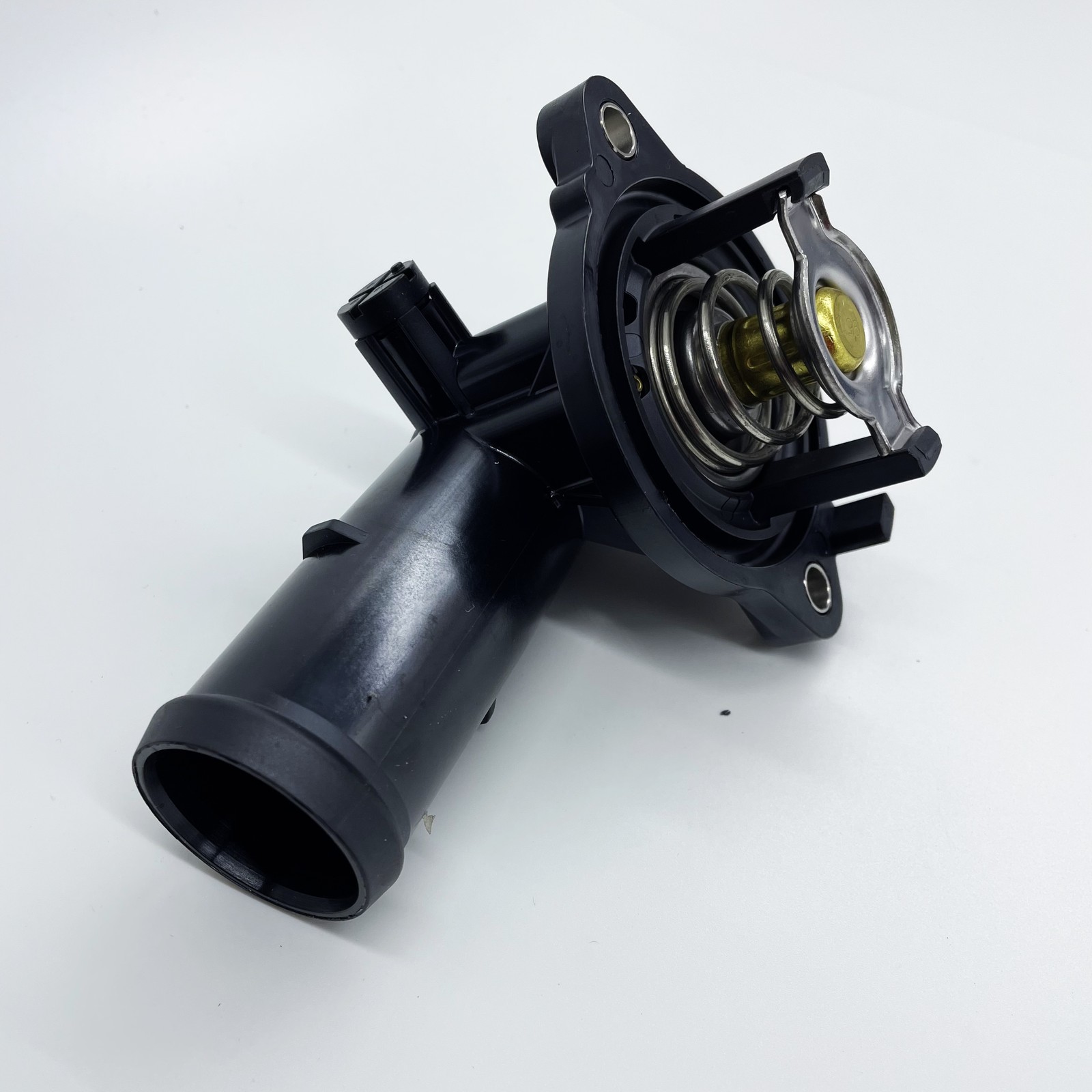 1pcs 330424 Thermostat for Maserati Ghibli Levante Quattroporte Gasoline Cars