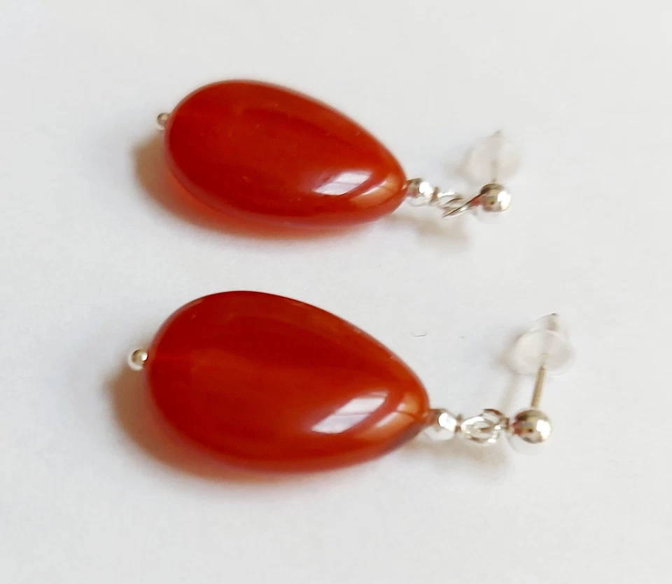 Orecchini pendenti in argento 925 con agata rossa naturale a goccia ed ematite  - Immagine 4 di 4