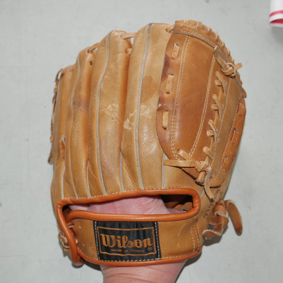 Wilson Leather RHT Baseball Glove Autograph Pro Model Mitt Perfectly Broken In - Image 3 of 4