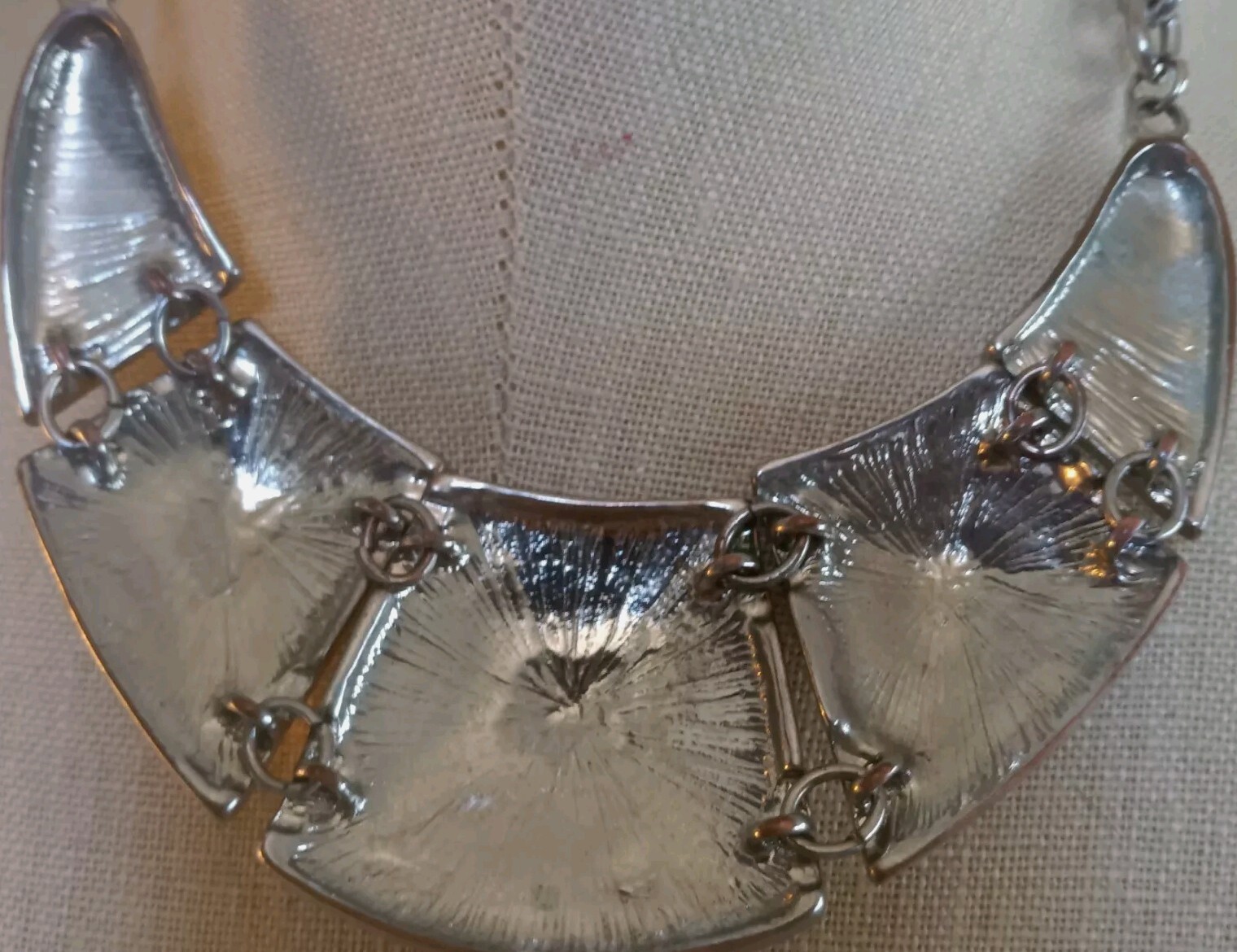 Dramatic Chunky icing Geometric 18” Silver Tone L… - image 10