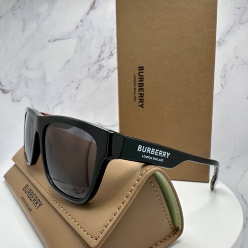 New BURBERRY Polarized Black Sunglasses Square White Logo Interior Check Italy
