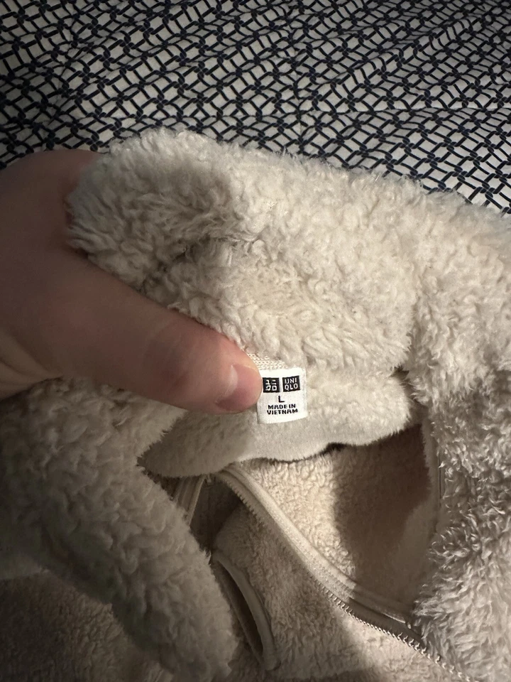 Jaqueta macia branca masculina Uniqlo tamanho G - Imagem 2 de 3