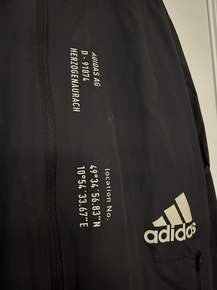 Adidas Black Longsleeves Hoodie Jacket Size XL Extra Large Windbreaker