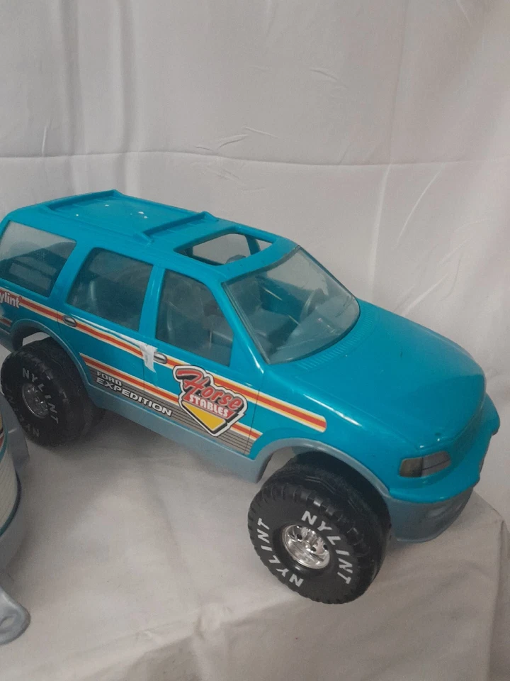 Nylint Horse Stables Ford Expedition and Horse Trailer Vintage 1996 1997 Toy - Image 3 of 4