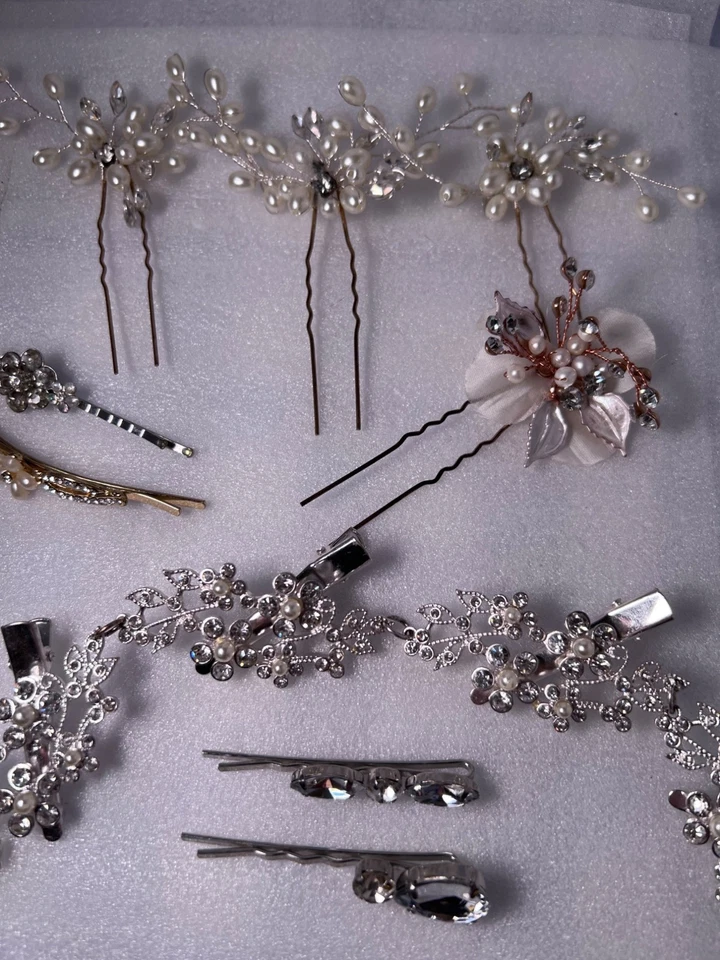 Juego de accesorios para el cabello de novia con detalles de perlas de imitación y diamantes de imitación Foto 3 de 4