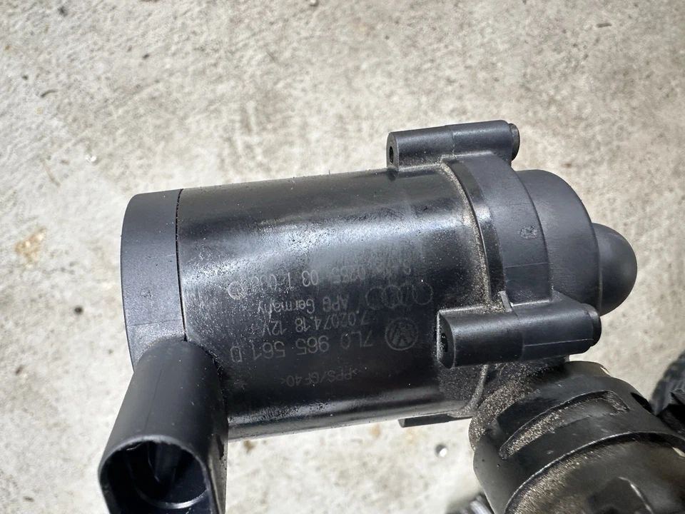 2010-2016 PORSCHE PANAMERA OEM 4.8L AWD TURBO AUXILIARY COOLANT PUMP 7LO965561L - Image 3 of 3