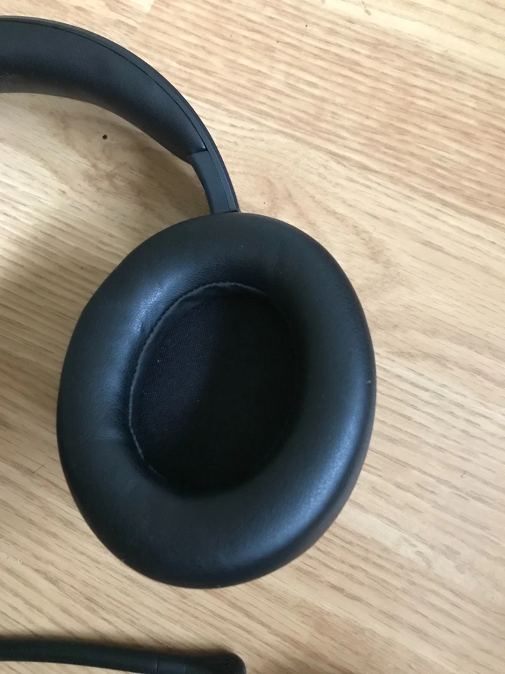 Complete Turtle Beach Stealth Pro wireless Bluetooth for Xbox ,Play Station, PC - Image 4 of 4