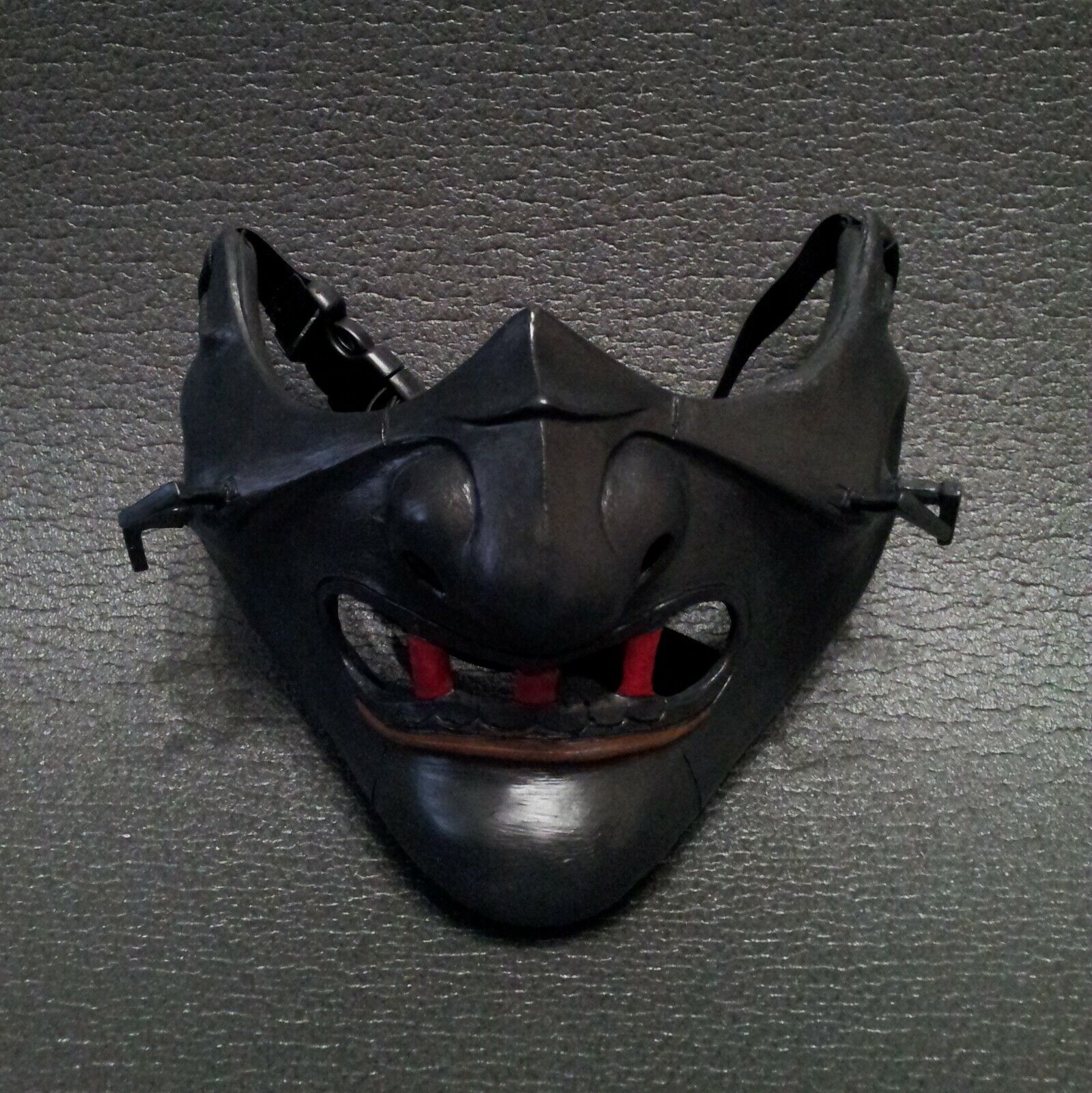 Oni mask black  Masque japonais, Masque oni, Masque samourai