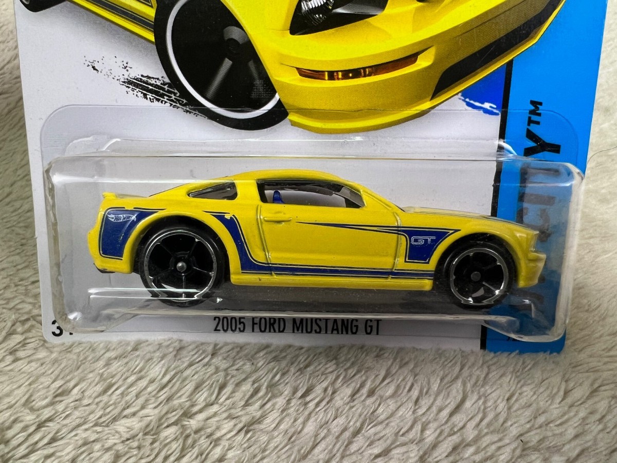 🔥🔥🔥Hot Wheels #92 HW City-Mustang 2005 FORD MUSTANG GT Yellow