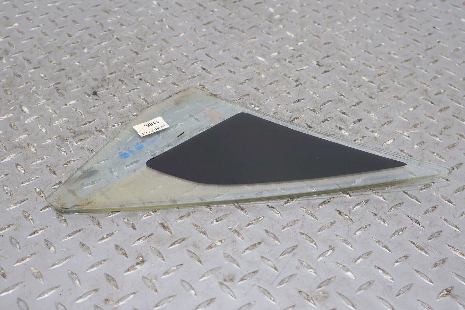 06-12 Bentley Flying Spur Front Left Vent Window Glass (Self Tint) Delaminated