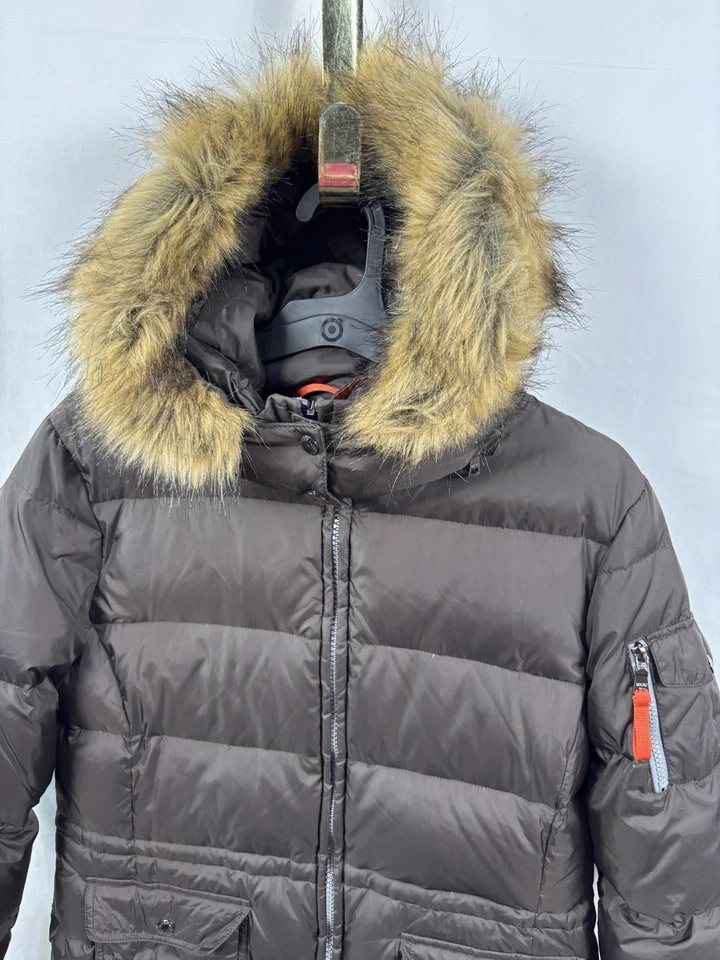 Abrigo parka Marc Jacobs para mujer relleno medio acolchado capucha extraíble bolsillos con cremallera Foto 2 de 4