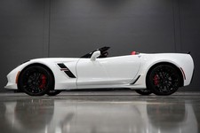 2018 White Chevrolet Corvette   | C7 Corvette Photo 1