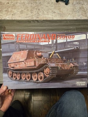 Amusing Hobby 1/35 Ferdinand Sd.Kfz.184 (Final Production) Kit 35A044   Open Box