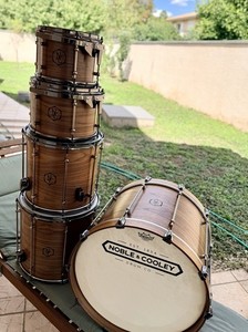 Noble & Cooley kit batterie acoustique finition bois (grosse caisse + toms)