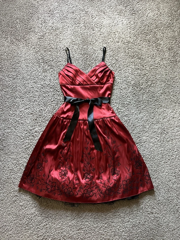Винтажный Y2K 2000-х годов официальное платье 5 красный черный атласный цветочный вышитый готический выпускного - Изображение 2 из 4