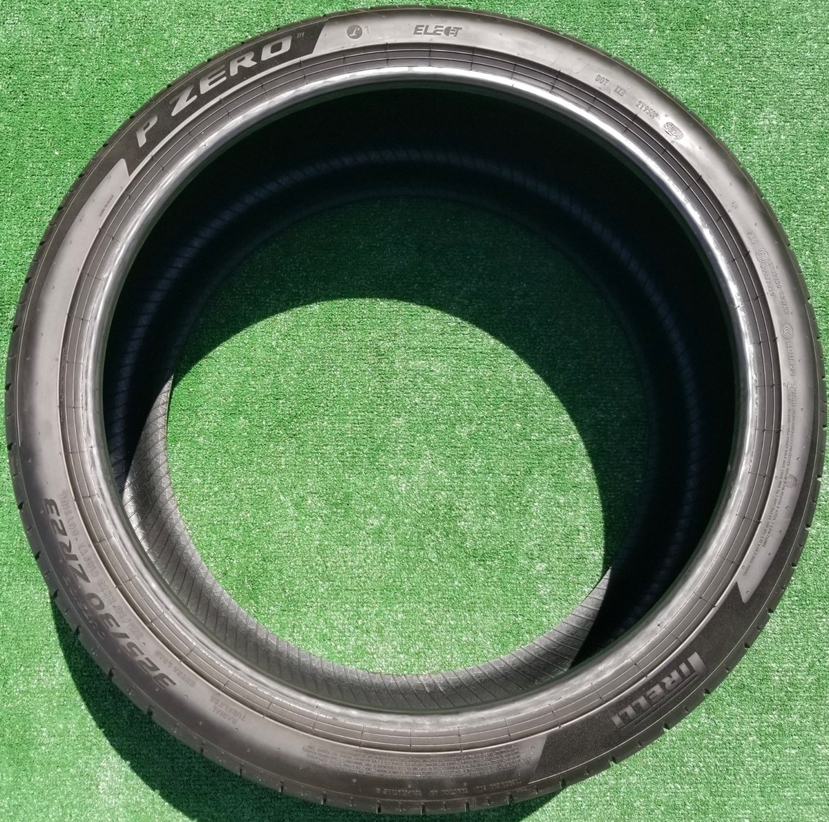 2 325/30R23 Pirelli P Zero PZ5 Elect Tires L1 Lamborghini Urus SE