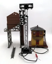 Lionel O Gauge Assembled Buildings & Floodlight [3]