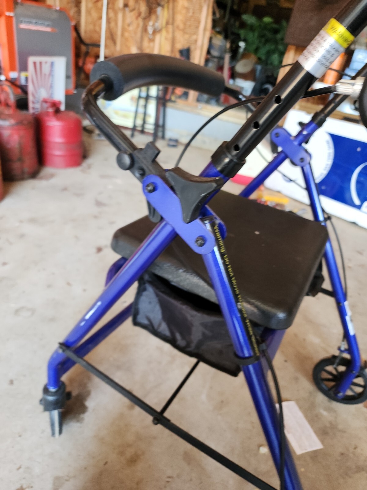 Drive Medical R726BL 4 Wheel Walker with Folding Back and Padded Seat Blue 822383233208 eBay