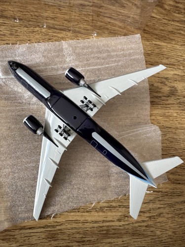 Dragon Wings Boeing 777-200 United Airlines 1:400 in OVP - Bild 7 von 12