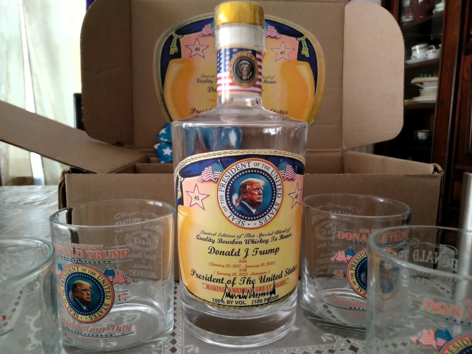 Juego de regalo de 4 vasos y botellas de whisky Donald Trump Presidency Foto 2 de 4