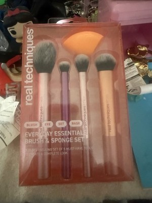 Real Techniques Everyday Essential Brush & Sponge Set, 5-Piece (Brush + Sponge)