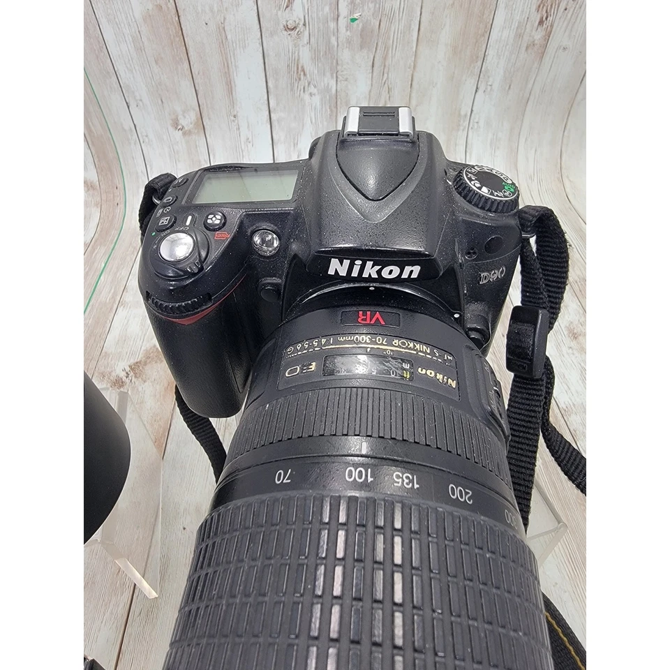 Nikon D90 DSLR Camera w/NIKKOR 70-300mm Lens Black with Battery and Charger - Image 2 of 4
