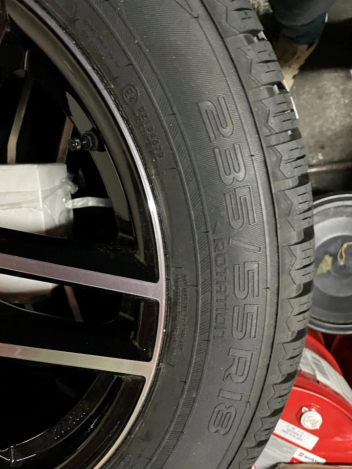 Komplett Winterräder Volvo 18" Dezent TR Dark mit 235/55 R18 Nokian Winterreifen - Bild 3 von 4