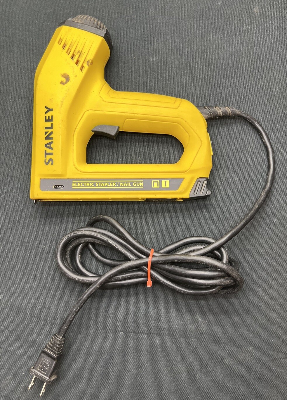 Stanley TRE550 Staple And Brad Nail Gun Electric Tested Works Great