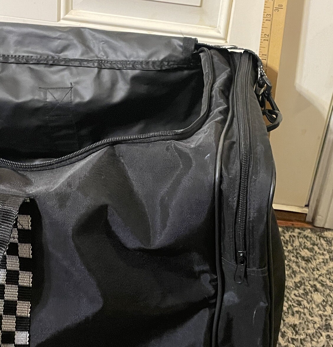 Bulova Vintage Duffle Travel Bag Checkered Straps Black  display picture 3