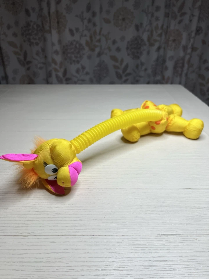 Vintage 1996 Skyline Prod Girafa Pescoço Estendido Tipo Puffalump Corpo Lábios Rosa 9” - Imagem 4 de 4