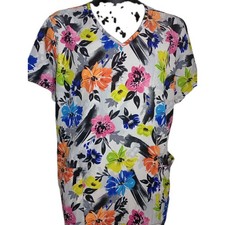 Scrubstar Scrub Top White Multicolor Floral Poly Blend VNeck 2 Pckt WM729X19 XL