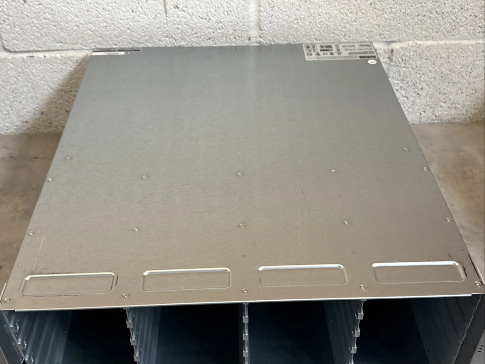 Массив хранения PROM VTRAK J830S | 4U 24-BAY 6G SAS SATA с 2 блоками питания - Изображение 4 из 4