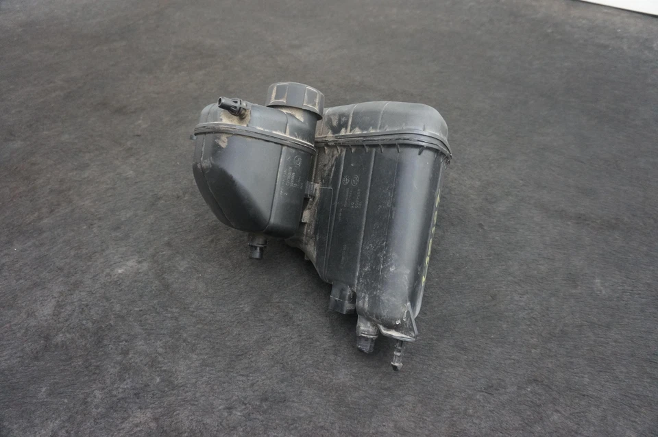 Coolant Recovery Bottle Expansion Tank Reservoir 17139846642 BMW 740I G12 20-22 - Image 3 of 4