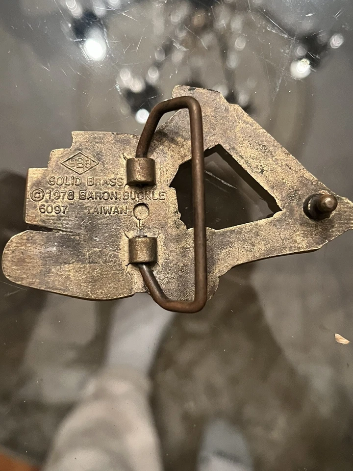 Retroescavadeira Baron Buckle vintage latão maciço fivela de cinto - Imagem 3 de 4