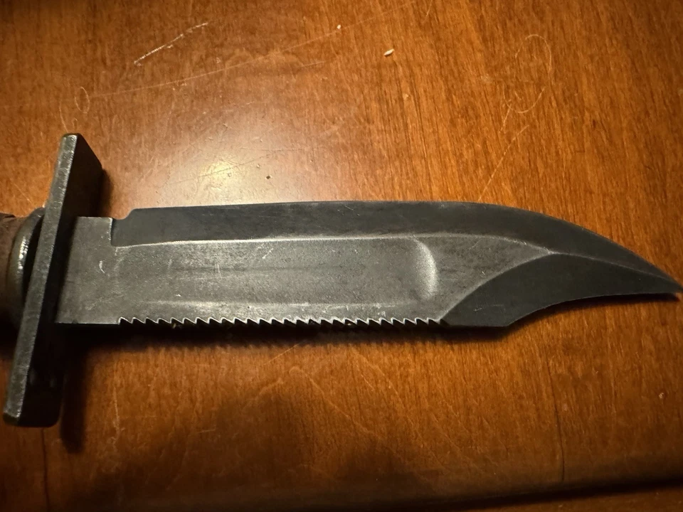 Vintage RARE Camillus 8-1979 Fixed Blade Fighting Knife. - Image 4 of 4