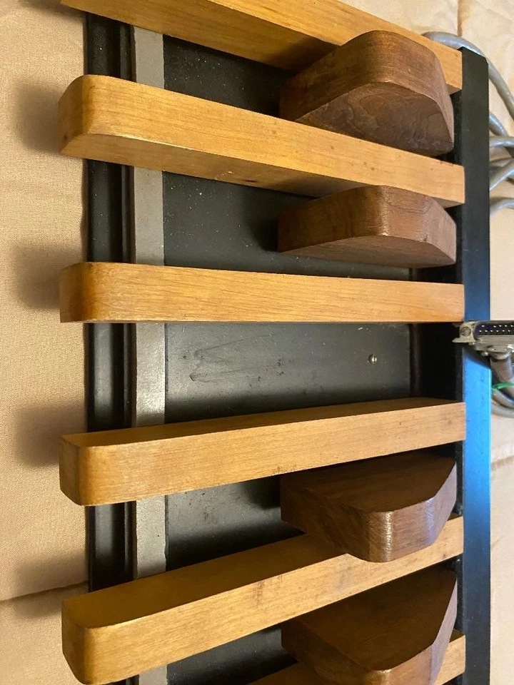 Sistema de pedal de bajo de 13 notas de Mass-Rowe Krueger String Bass Foto 4 de 4