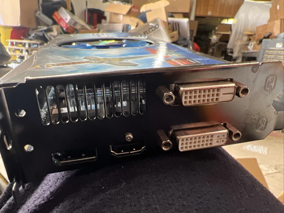 Tarjeta de gráficos/video HIS Radeon HD 6790 1GB GDDR5 PCIe 2.1x16 DP HDMI DVI-I DVI-D Foto 3 de 4