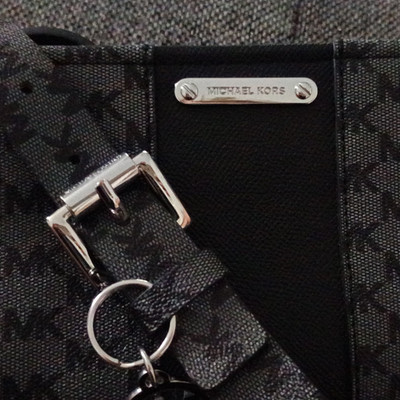Michael Kors Damen Geldbörse Reißverschluss Kunstleder Canvas Logo schwarz/grau