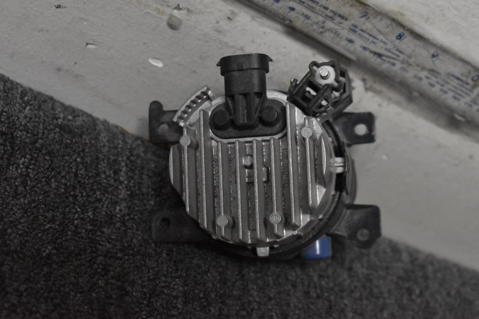 Faro antiniebla Infiniti QX80 2014-2017 LADO DERECHO FÁBRICA OEM Foto 4 de 4