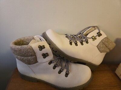 NWB...Cuffs Women's Boots - Winter White 11M