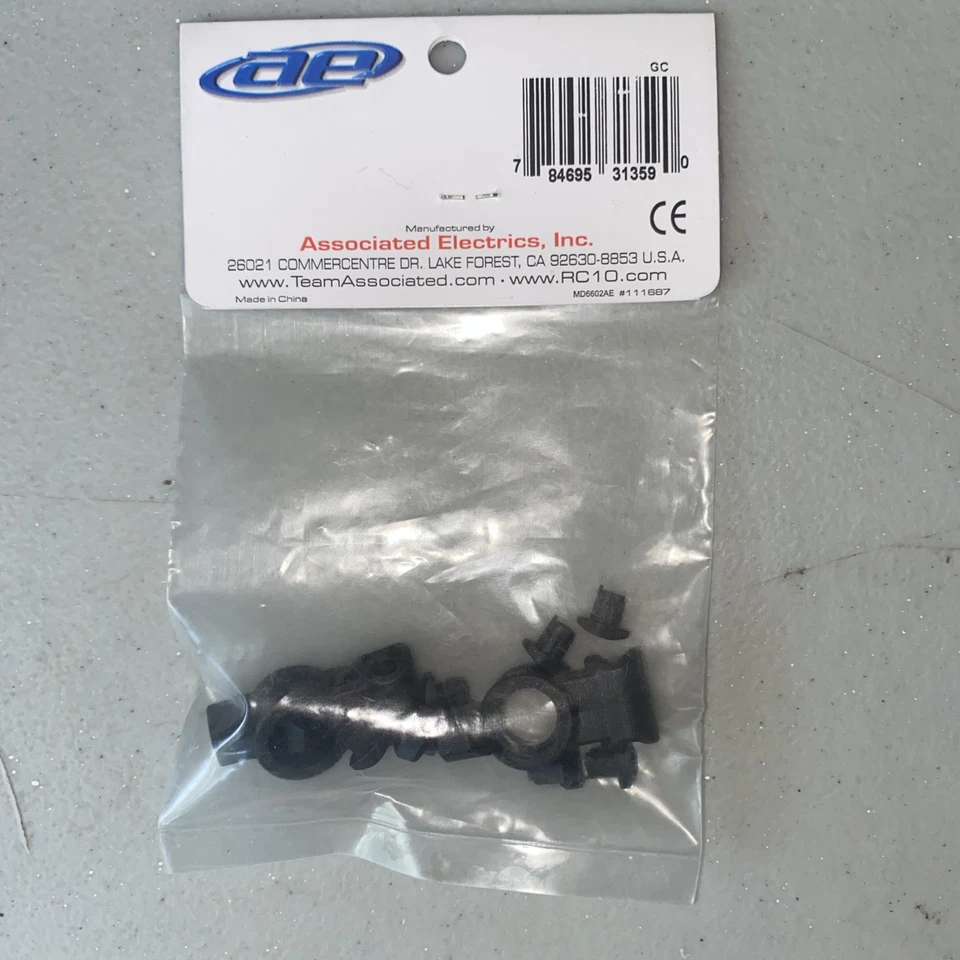 31359	Team Associated TC6.1 Rear Hub Carriers-New in Package - Image 2 of 4