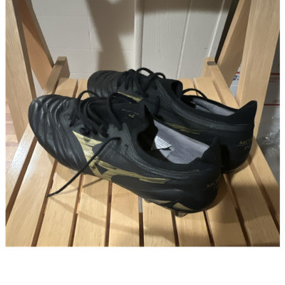 Mizuno Soccer Cleats Black Gold Athletic Footwear for Men Sport Shoes Size 10.5